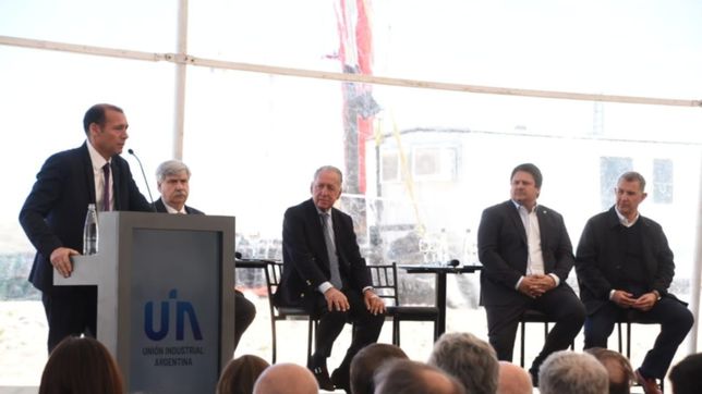 la uia reconvirtio el dia de la industria en un miniacto de repudio al atentado