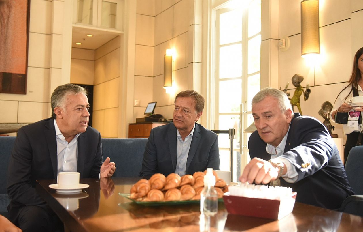 Alfredo Cornejo, Rodolfo Suárez y Gerardo Morales.