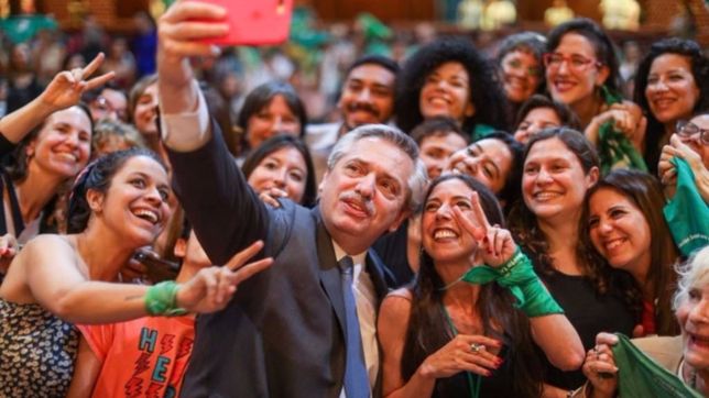 aborto: fernandez confirmo que la ley esta lista y la enviara tras la pandemia