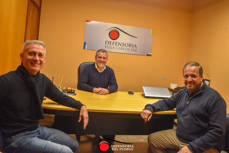 V&iacute;ctor Curvino junto al intendente de Villa Carlos Paz, Esteban Avil&eacute;s