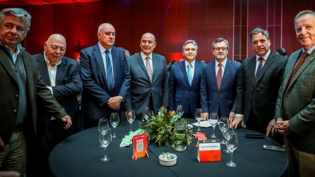 La mesa prinicipal del 17° Coloquio de la Unión Industrial de Córdoba