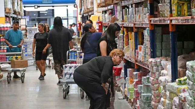 Toto Caputo hacia el objetivo del 1 delante del índice de inflación