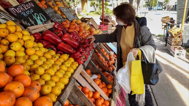 La inflación cede algo, pero seguirá siendo el gran problema en 2022