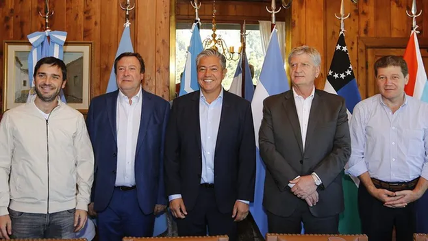 Los gobernadores de la Patagonia, cuando eran Provincias Unidas del Sur: Ignacio Torres, Alberto Weretilneck, Rolo Figueroa, Sergio Ziliotto, Gustavo Melella.