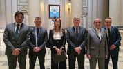 El gobernador Sergio Ziliotto al frente del equipo de La Pampa en la Corte: Esteban Conte Grand, el ministro Guido Bisterfeld, la fiscala de Estado Romina Schmidt, Gerardo Conte Grand y el secretario José Vanini. El gobernador Sergio Ziliotto al frente del equipo de La Pampa en la Corte: Esteban Conte Grand, el ministro Guido Bisterfeld, la fiscala de Estado Romina Schmidt, Gerardo Conte Grand y el secretario José Vanini.