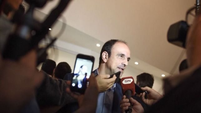 corral quiso una foto contra la reforma de lifschitz y desnudo su propia interna