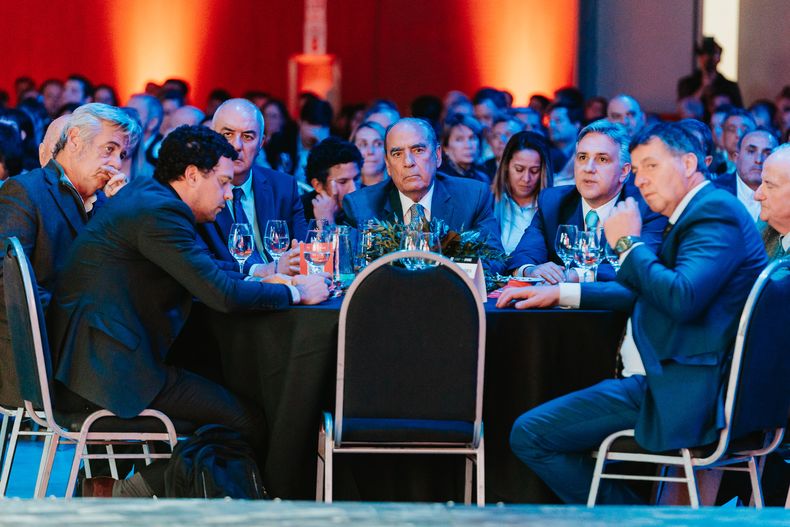 La mesa principal del Coloquio de la Unión Industrial de Córdoba