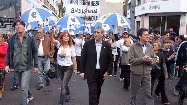 renuncio el jefe de gabinete de ferraresi, militante del evita