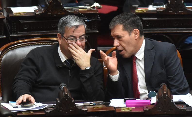 Germán Martínez y Sergio Casas, de Unión por la Patria, que se resiste a aprobar el Presupuesto de Javier Milei.&nbsp;