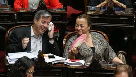 El presidente del bloque de UP, Germán Martínez, con la vicepresidenta de la Cámara, la massista Cecilia Moreau. (NA)