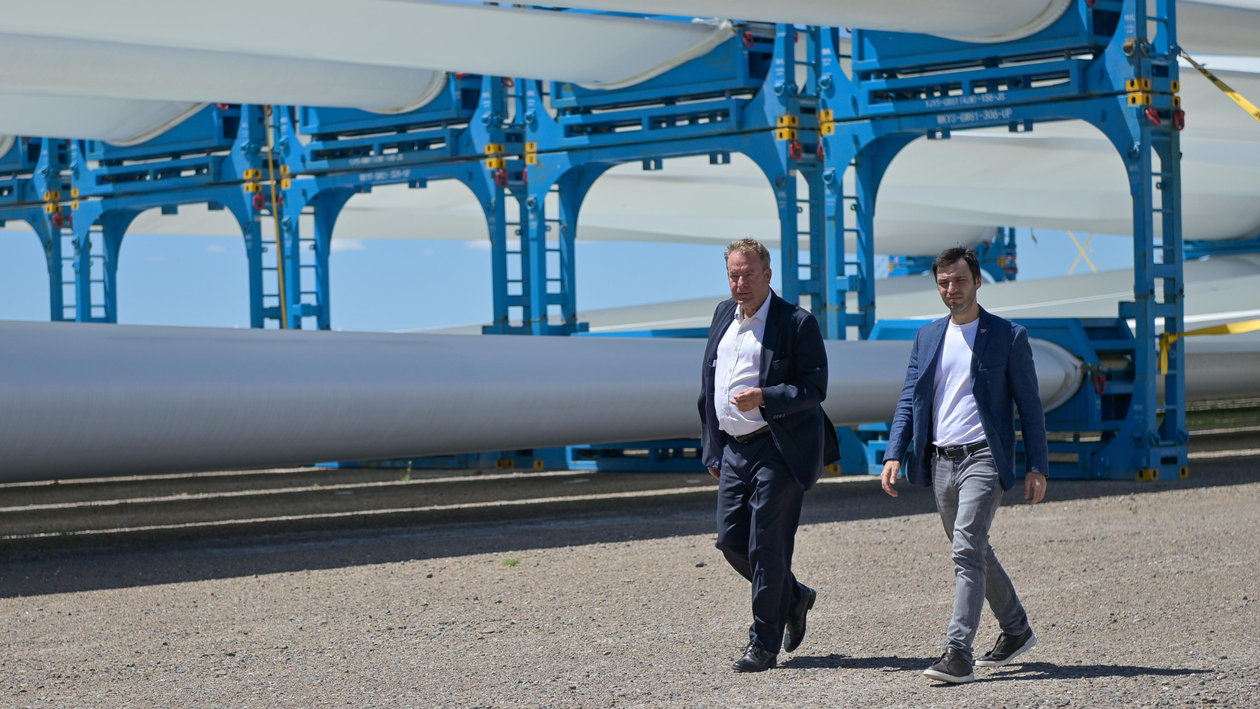 Ignacio Torres recorre el Parque Eólico de Puerto Madryn