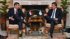 Cuántos dólares hay en juego en el conflicto con Paraguay por el peaje de la hidrovía