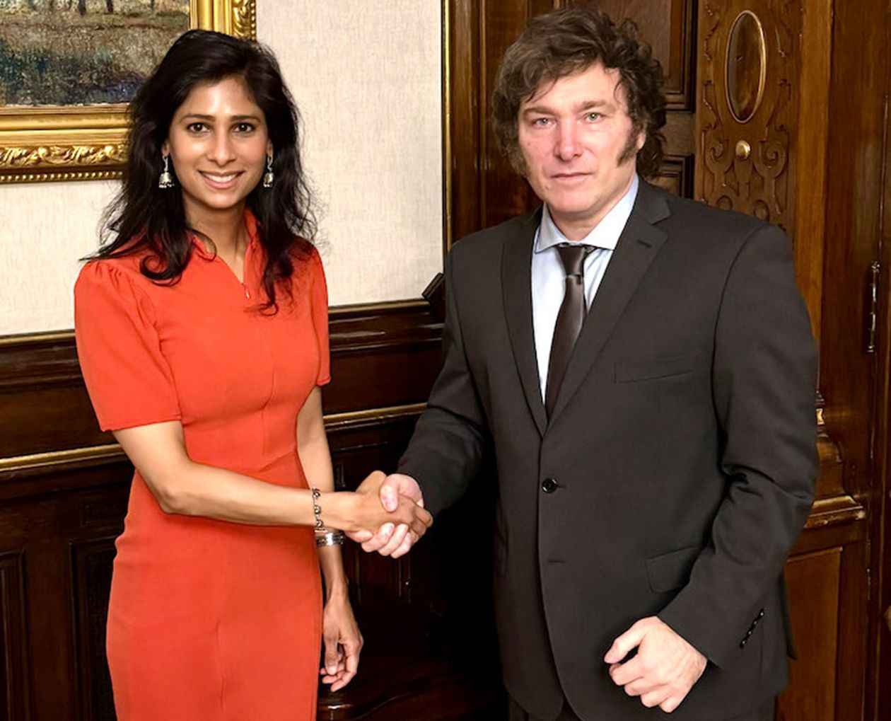 Gita Gopinath, la número dos del FMI, con Javier Milei