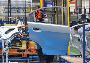 Las importaciones destruyen el entramado productivo del autopartismo nacional