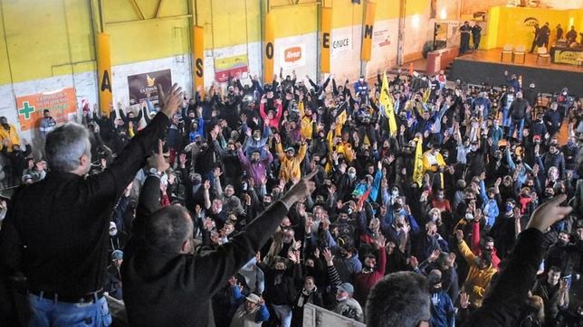 a los sillazos: se pico la interna de municipales de santa fe