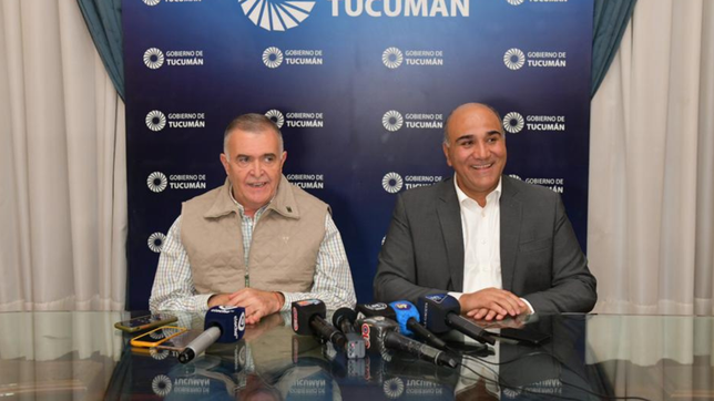 El gobernador de Tucumán, Osvaldo Jaldo, con su antecesor, Juan Manzur. 