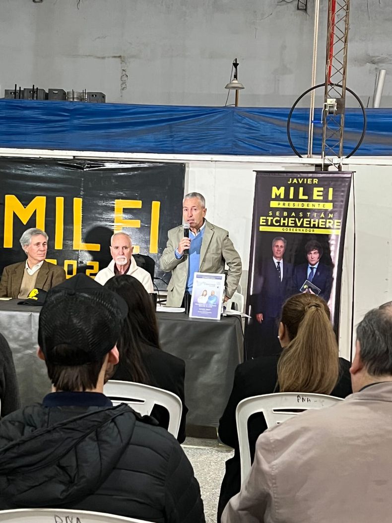 Carlos Damasco, en tiempos de campaña, cuando militaba para Javier Milei.&nbsp;