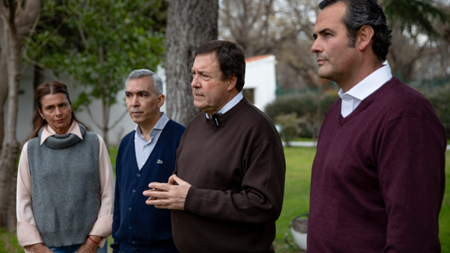 El gobernador de Río Negro,  Alberto Weretilneckn presentó a sus candidatos para las elecciones de octubre