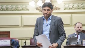 El gobernador Maximiliano Pullaro y una lista de reclamos y demandas ya preparadada para el gobierno de Javier Milei.