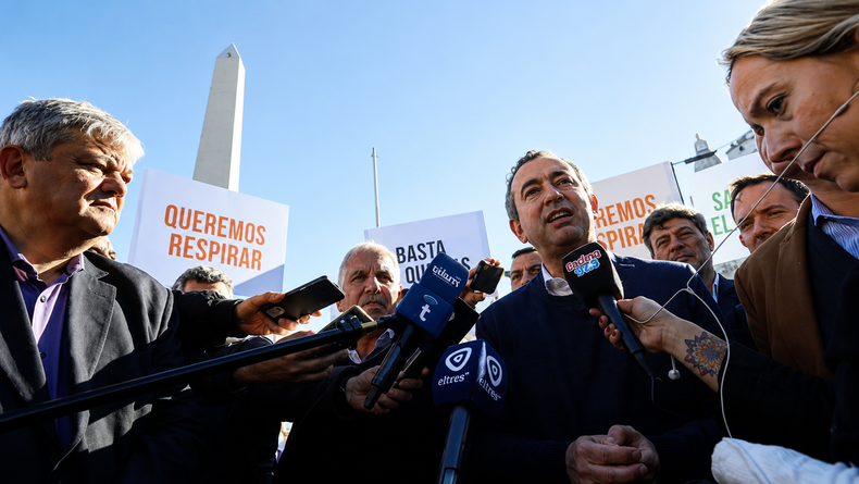 Ricci, a la izquierda de la foto, junto a Javkin en el Obelisco en septiembre de 2022