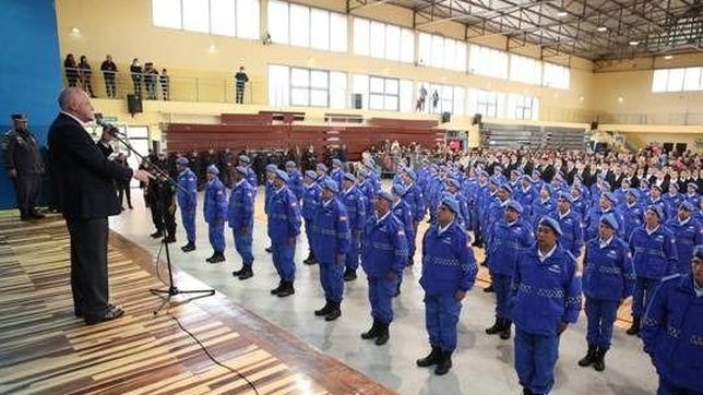 acuna presento a su policia local ninguneando al gobierno provincial