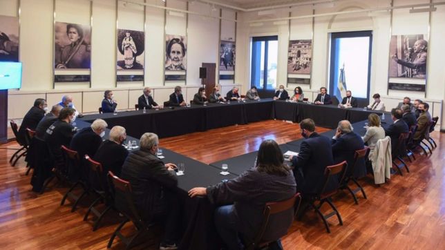 empresarios y sindicalistas dieron su apoyo al gobierno para negociar con el fmi