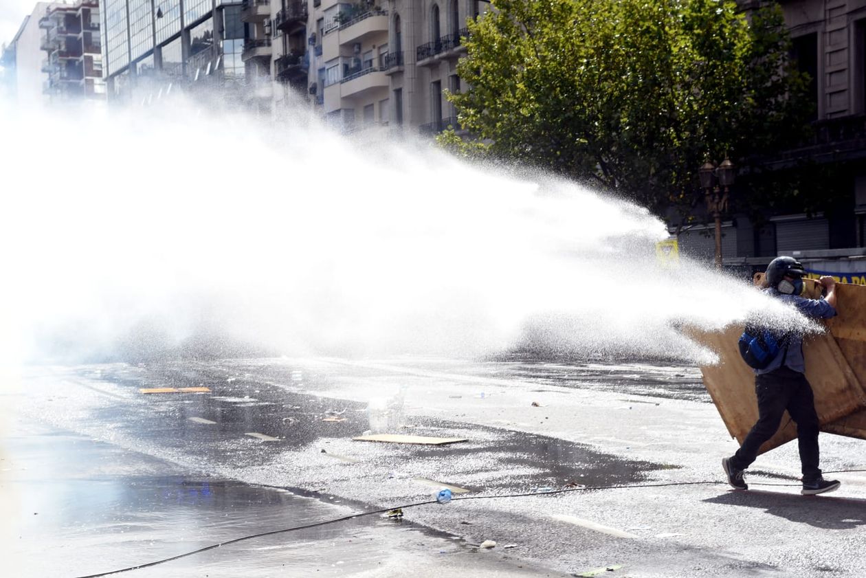 Incidentes frente al Congreso en la marcha contra la reforma laboral.