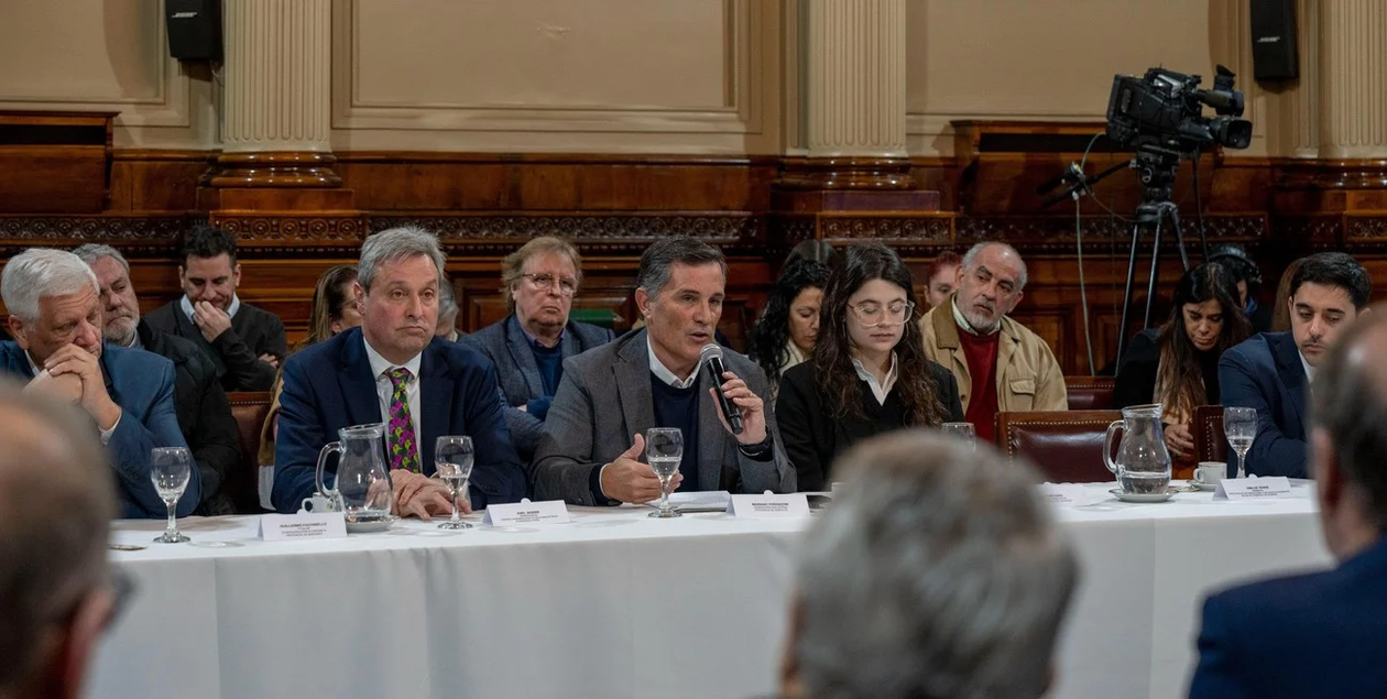 La industria de Santa Fe pide respuestas para el 50% que se queda afuera del boom de petróleo y minería