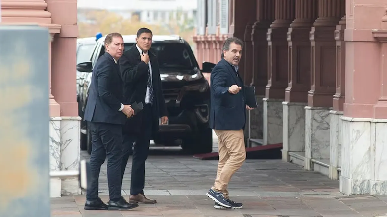 Cristian Ritondo y Diego Santilli entran a la Casa Rosada.