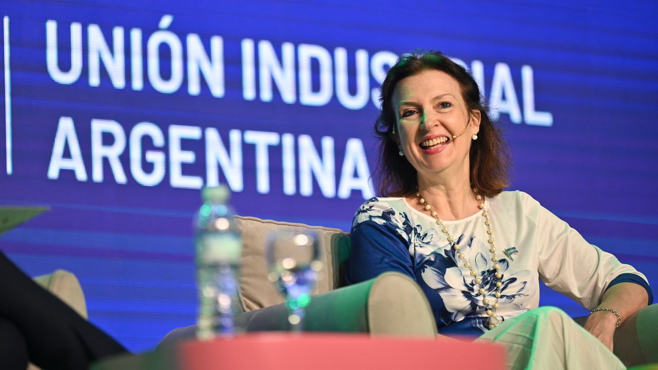 Con el faltazo de Milei, el Círculo Rojo industrial le prende velas a Mondino