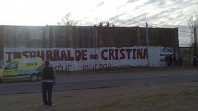 mi vs. mo: guerra de pintadas en la au la plata-bsas