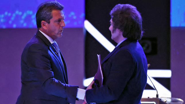 Sergio Massa y Javier Milei en el debate presidencial del 1° de octubre de 2023