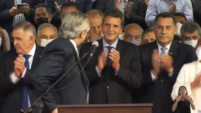 en otro acto libre de cristinismo, el presidente pidio dejar diferencias de lado