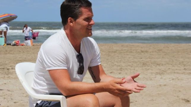 Letra P | Agustín Forchieri en playa