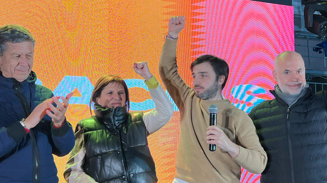 un beso para el cambio: bullrich y larreta armaron la paz en chubut