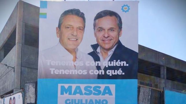 Sergio Massa en la cartelería en Santa Fe