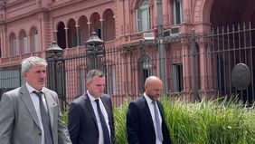 Los funcionarios de Maximiliano Pullaro que fueron a reclamarle a Javier Milei