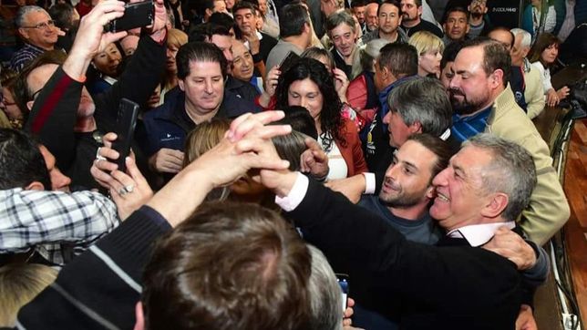 sergio urribarri, de gira: iman para la militancia y mancha venenosa para la dirigencia
