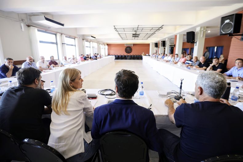 Axel Kicillof con intendentes del peronismo