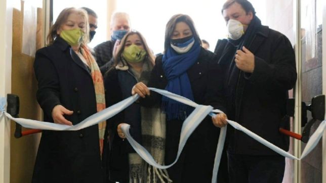 mensaje interno: carreras y weretilneck juntos en una inauguracion
