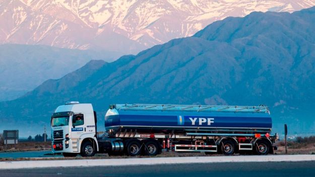 YPF propone extender el pago de un bono de U$S 1.000 millones a 2025