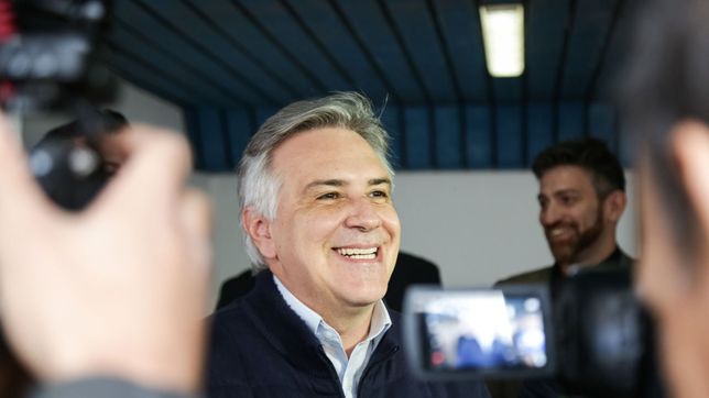 la campana de llaryora: niega vinculos k y se concentra en el voto peronista