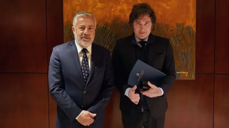 El gobernador mendocino Alfredo Cornejo y el presidente Javier Milei, aliados en la cuestión Glaciares como en otros temas.