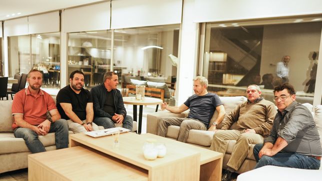 Rogelio Frigerio selló el acuerdo con los intendentes Ariel Stuker de La Criolla y Javier Goldín de Estancia Grande. El encuentro fue el viernes por la noche, en la zona rural de Concordia, departamento al que pertenece las localidades gobernadas por los flamantes frigeristas.&nbsp;