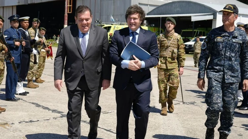 Guillermo Montenegro en una de las visitas de Javier Milei a Mar del Plata.