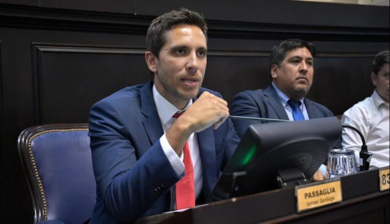 santiago-passaglia-diputado-e-intendente.jpg