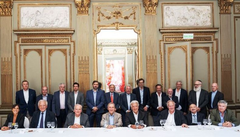El gobernador de Córdoba con referencias de la Asociación Empresaria Argentina.&nbsp;