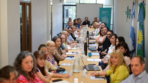 Axel Kicillof mejoró la oferta y contiene el conflicto con los gremios Axel Kicillof mejoró la oferta y contiene el conflicto con los gremios