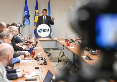 En EE.UU., Massa agita el Riesgo Milei y vende un gobierno de unidad