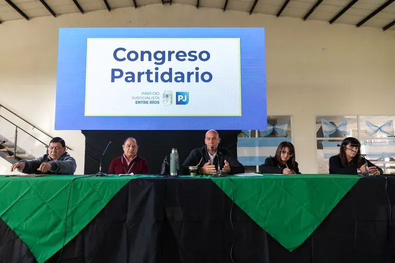 El&nbsp;Congreso&nbsp;del&nbsp;PJ&nbsp;de&nbsp;Entre Ríos, sesionando este sábado por la mañana en&nbsp;Paraná.